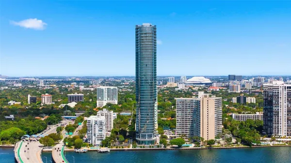 $37,000 | 175 Southeast 25th Road, Unit 3302, Miami, FL 33129