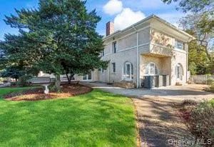 a view of a house with backyard and sitting area