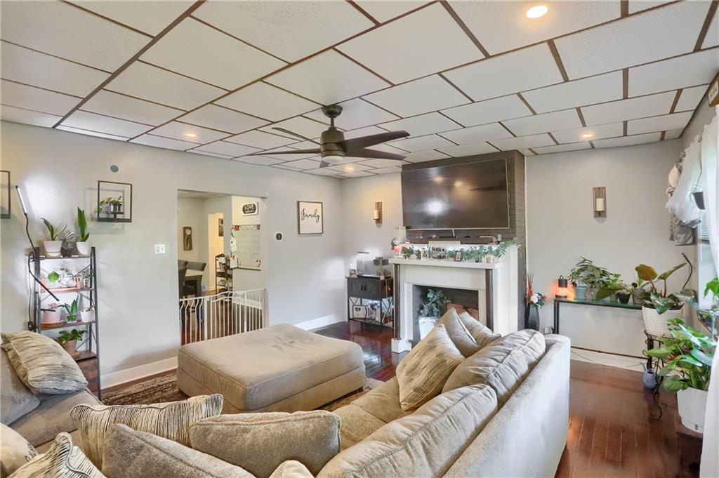 240 Mathilda Street Pittsburgh, PA 15209 - Photo 12 of 36 The 14x15 livingroom allows plenty of space to have everyone over for the big game!