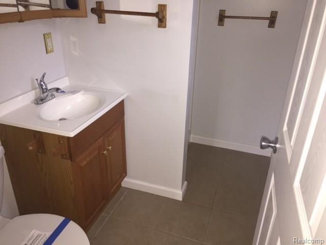 912 Rowland Road Leonard, MI 48367 - Photo 7 of 15 IMG_1283.JPG