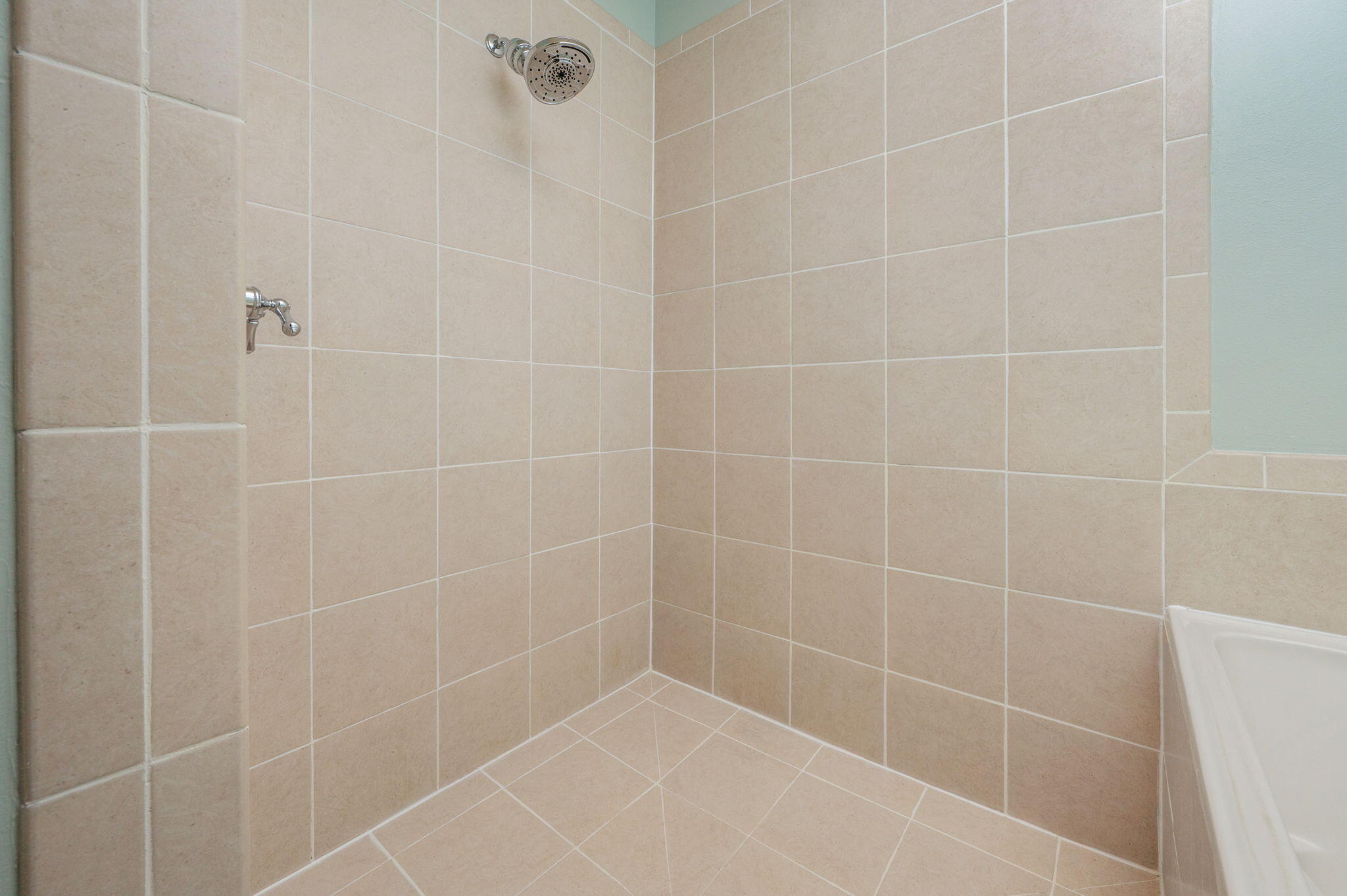 5275 Moore Loop Crestview, FL 32536 - Photo 17 of 32 a bathroom with a shower