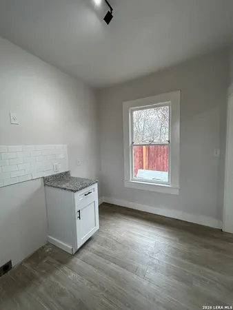 $925 | 329 Hot Wells Boulevard, Unit R, San Antonio, TX 78223