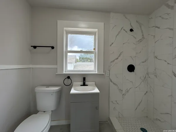 $925 | 329 Hot Wells Boulevard, Unit R, San Antonio, TX 78223