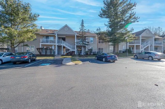 $2,375 | 29 Amberly Court, Franklin Park, NJ 08823