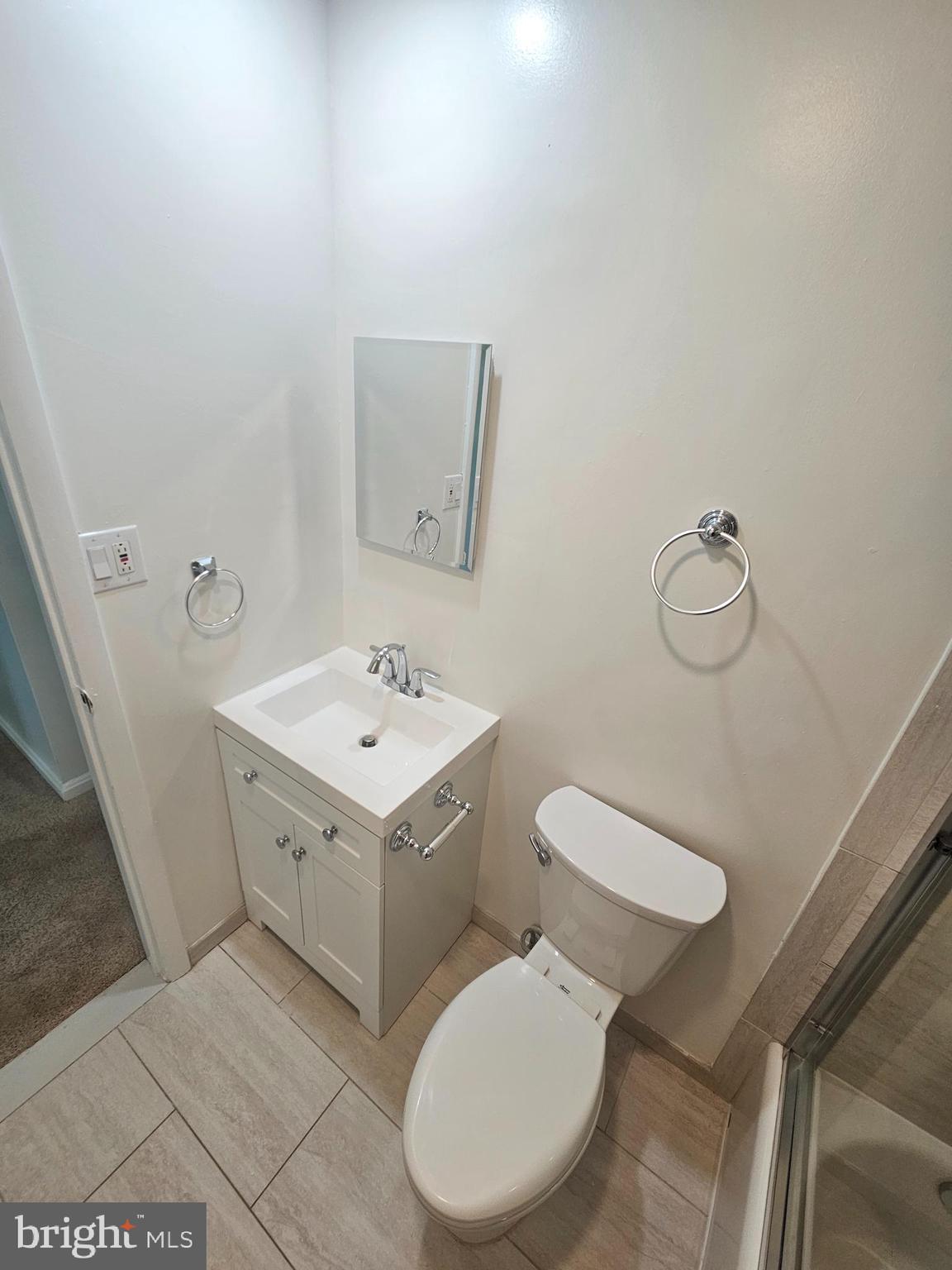 603 Pinewood Road Rockville, MD 20850 - Photo 4 of 32 Hall Bathroom