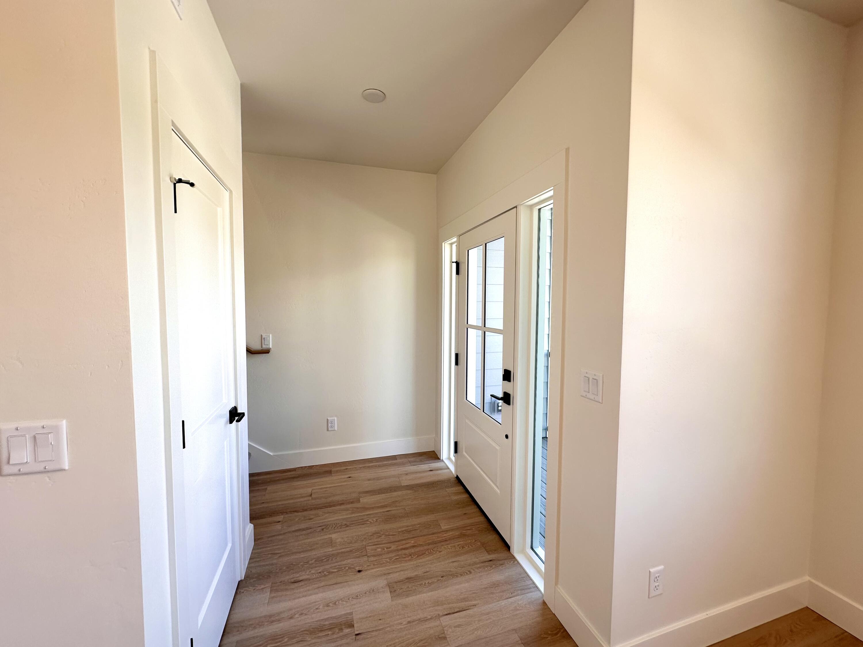 380 Randy Street Ashland, OR 97520 - Photo 26 of 43 Entry