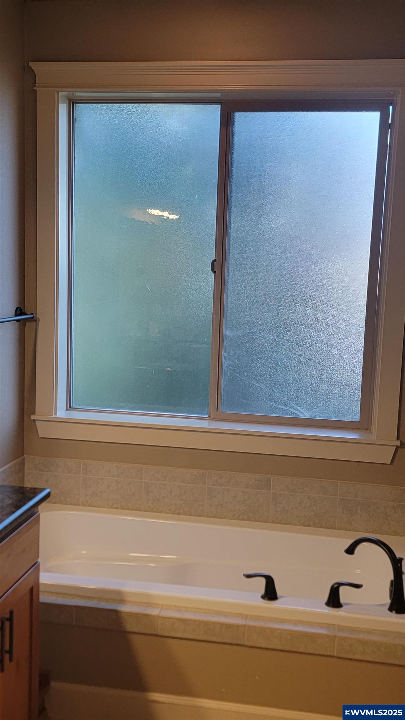 1047 Robbins Way Lebanon, OR 97355 - Photo 15 of 28
