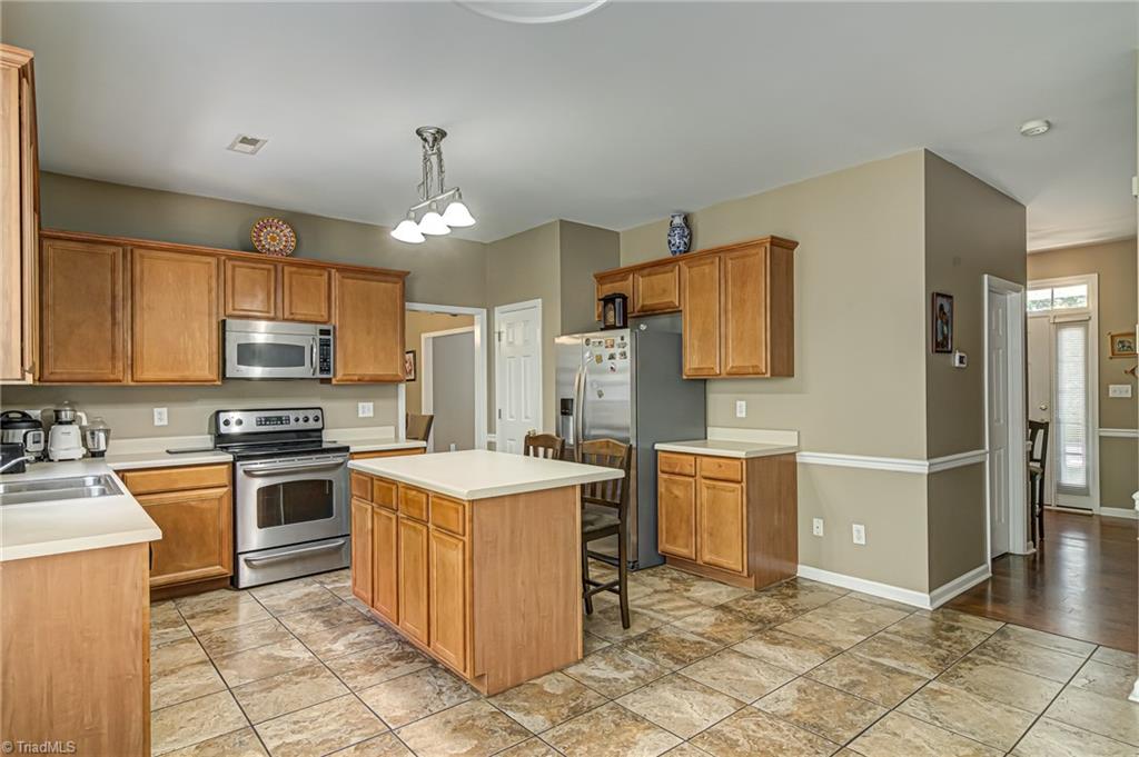 4516 Ridgefall Road Greensboro, NC 27410 - Photo 8 of 33