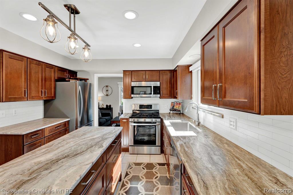342 Powderhorn Ridge Court Rochester Hills, MI 48309 - Photo 12 of 44