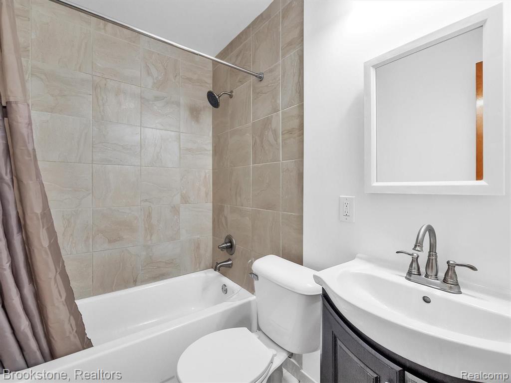 20402 Inkster Road Redford, MI 48240 - Photo 5 of 43