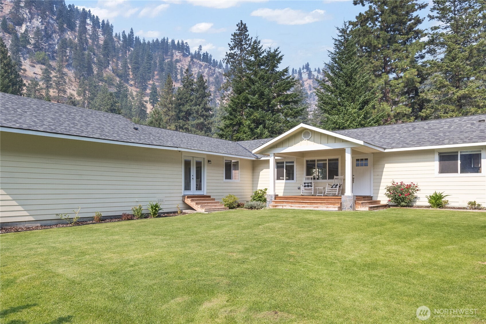 4621 Navarre Coulee Road Chelan, WA 98816 - Photo 3 of 38