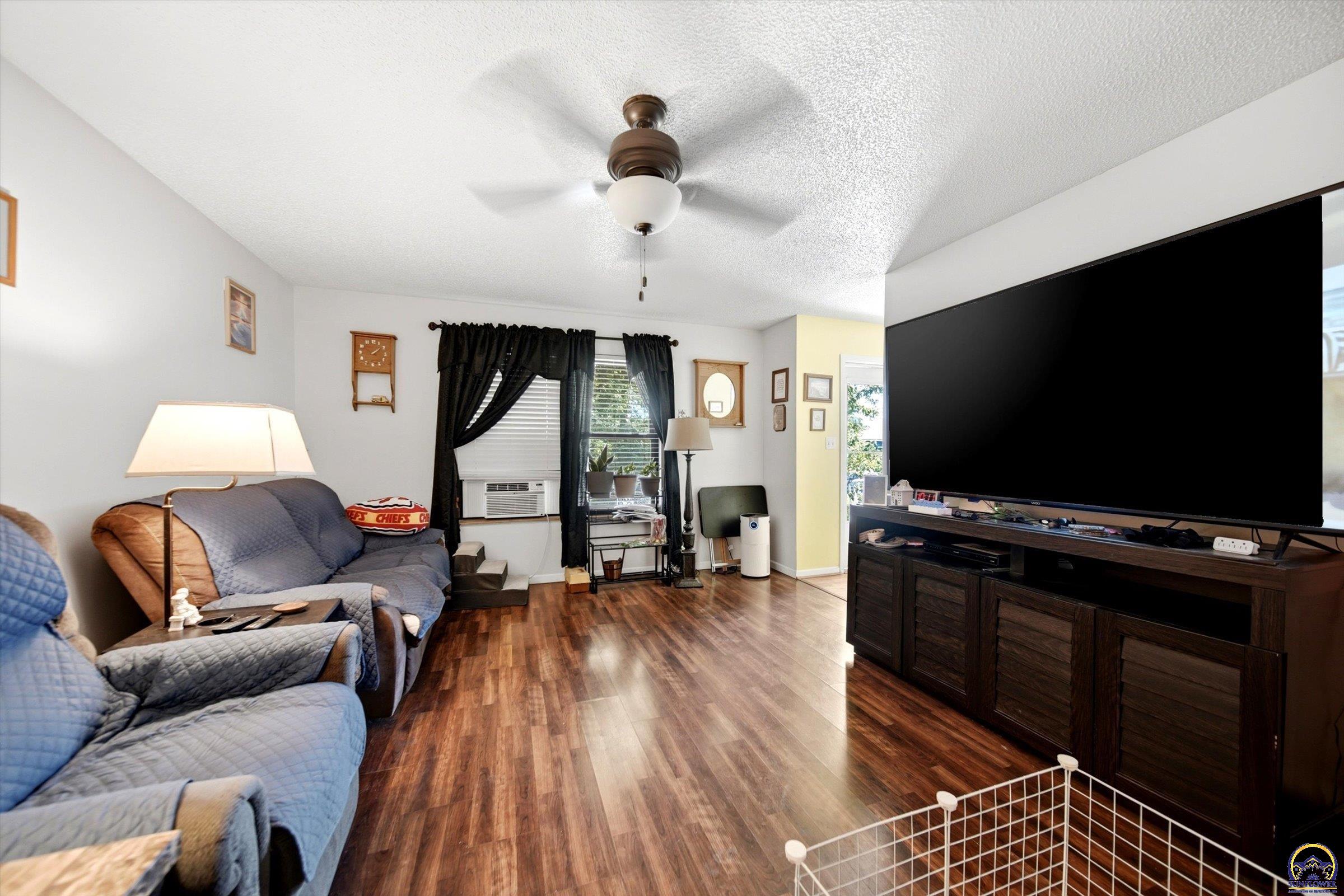 923 Southeast Wood Street Topeka, KS 66607 - Photo 15 of 23