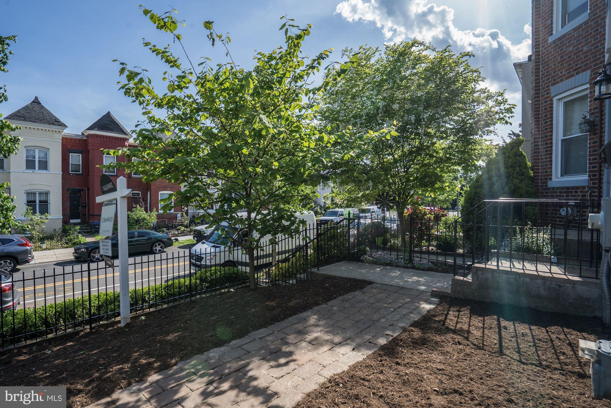 1210 I Street Northeast Washington, DC 20002 - Photo 4 of 28 Front Yard