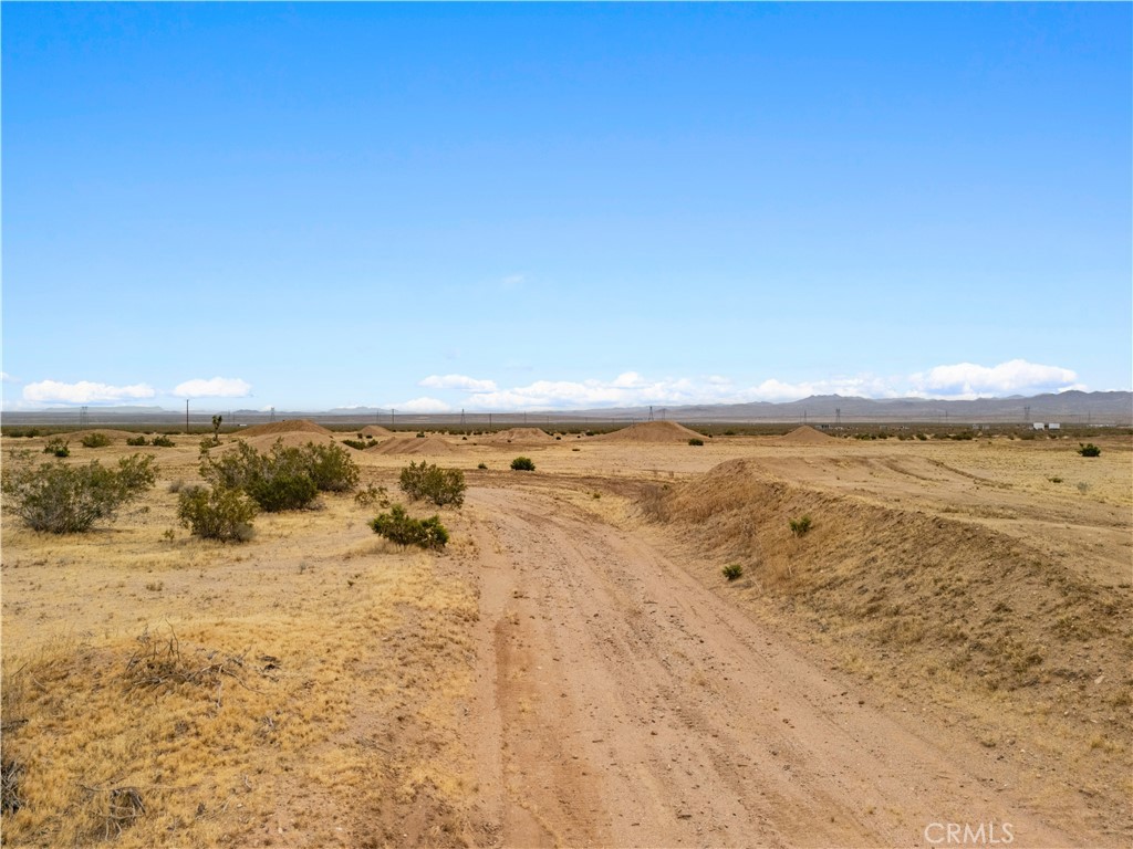 4625813 Drifting Sands Road Adelanto, CA 92301 - Photo 17 of 20