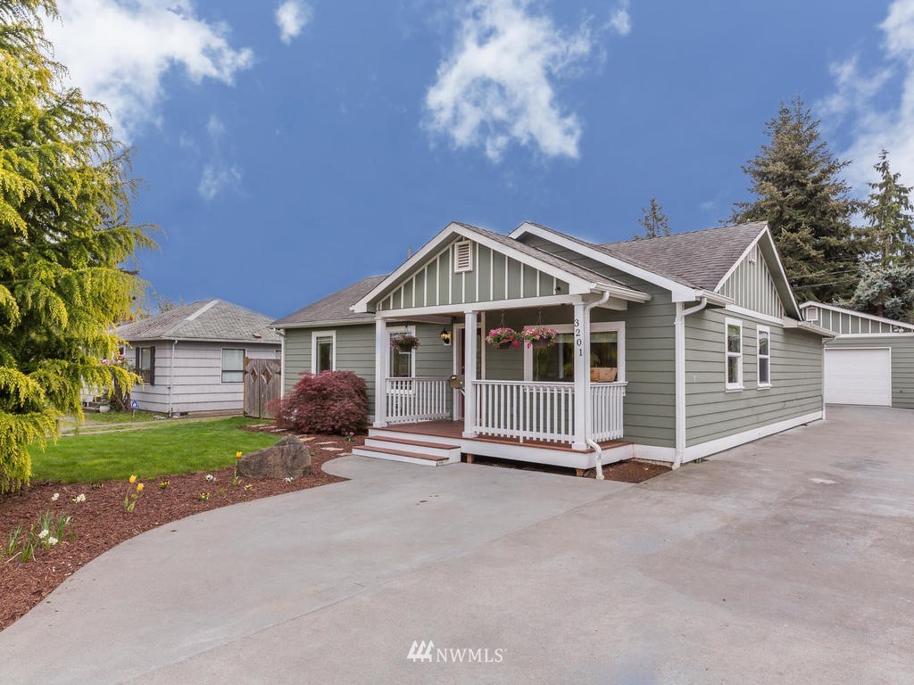 3201 Southwest Roxbury Street Seattle, WA 98126 - Photo 2 of 25 Gallery Image 2