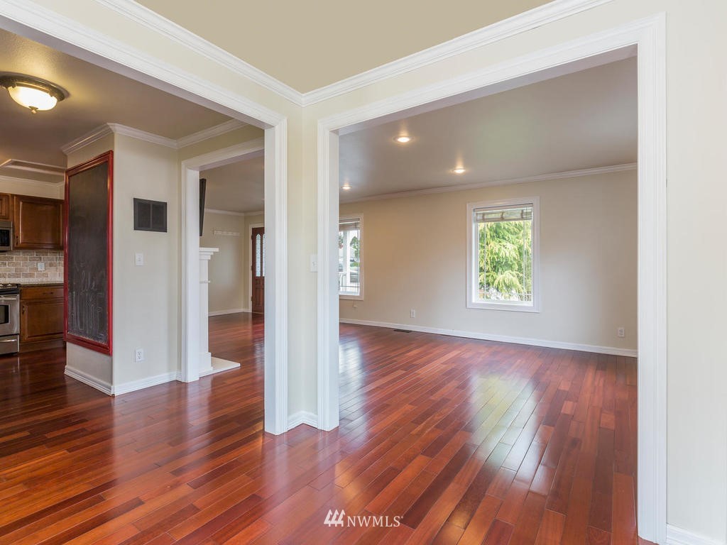3201 Southwest Roxbury Street Seattle, WA 98126 - Photo 11 of 25 Gallery Image 11