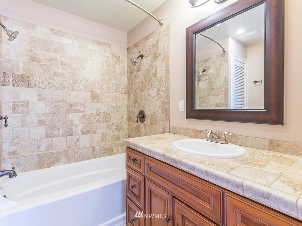3201 Southwest Roxbury Street Seattle, WA 98126 - Photo 16 of 25 Gallery Image 16