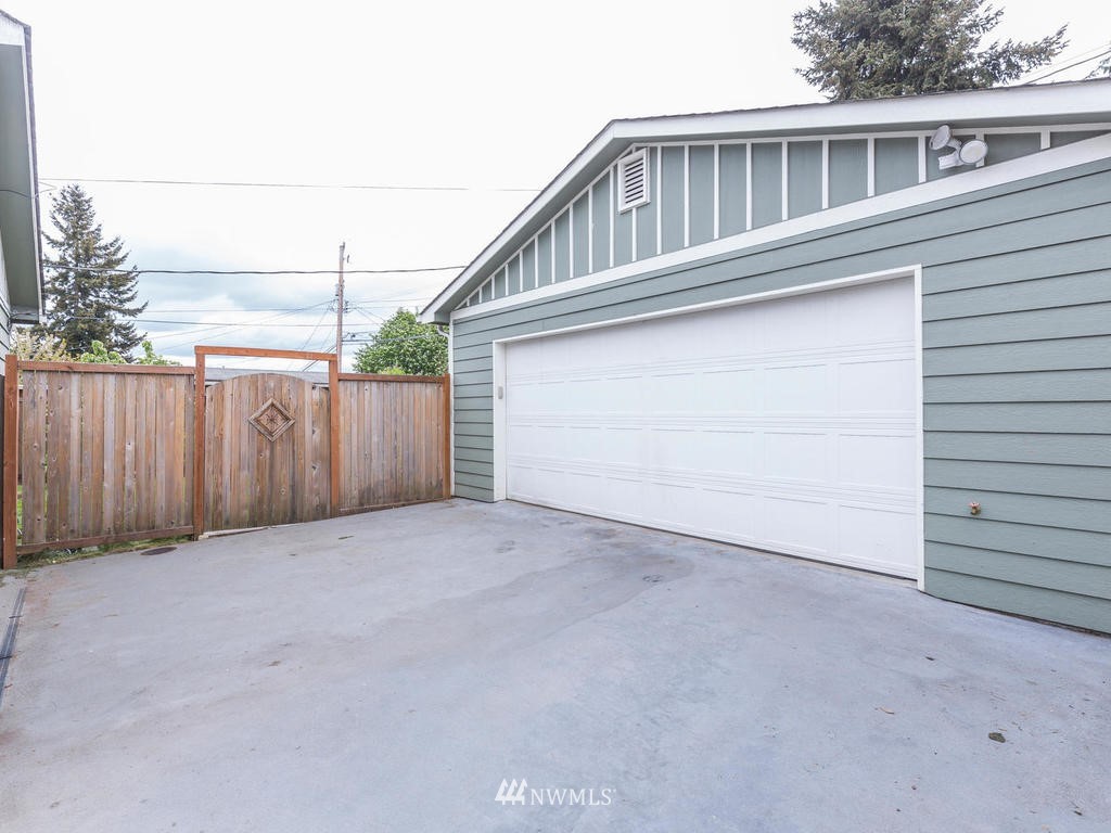 3201 Southwest Roxbury Street Seattle, WA 98126 - Photo 23 of 25 Gallery Image 23