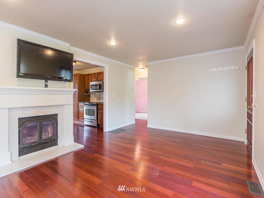 3201 Southwest Roxbury Street Seattle, WA 98126 - Photo 4 of 25 Gallery Image 4
