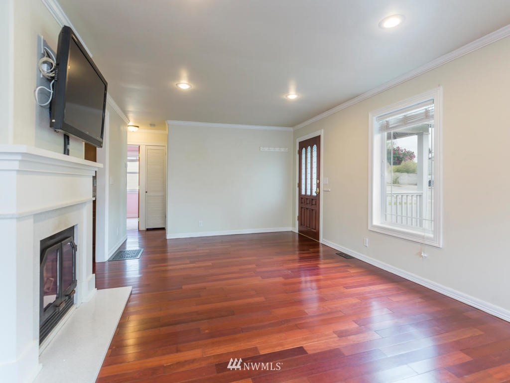3201 Southwest Roxbury Street Seattle, WA 98126 - Photo 10 of 25 Gallery Image 10