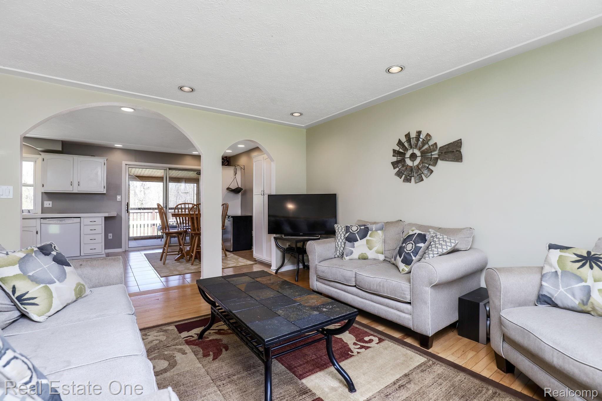 6645 Dunn Road Howell, MI 48855 - Photo 15 of 47 ...