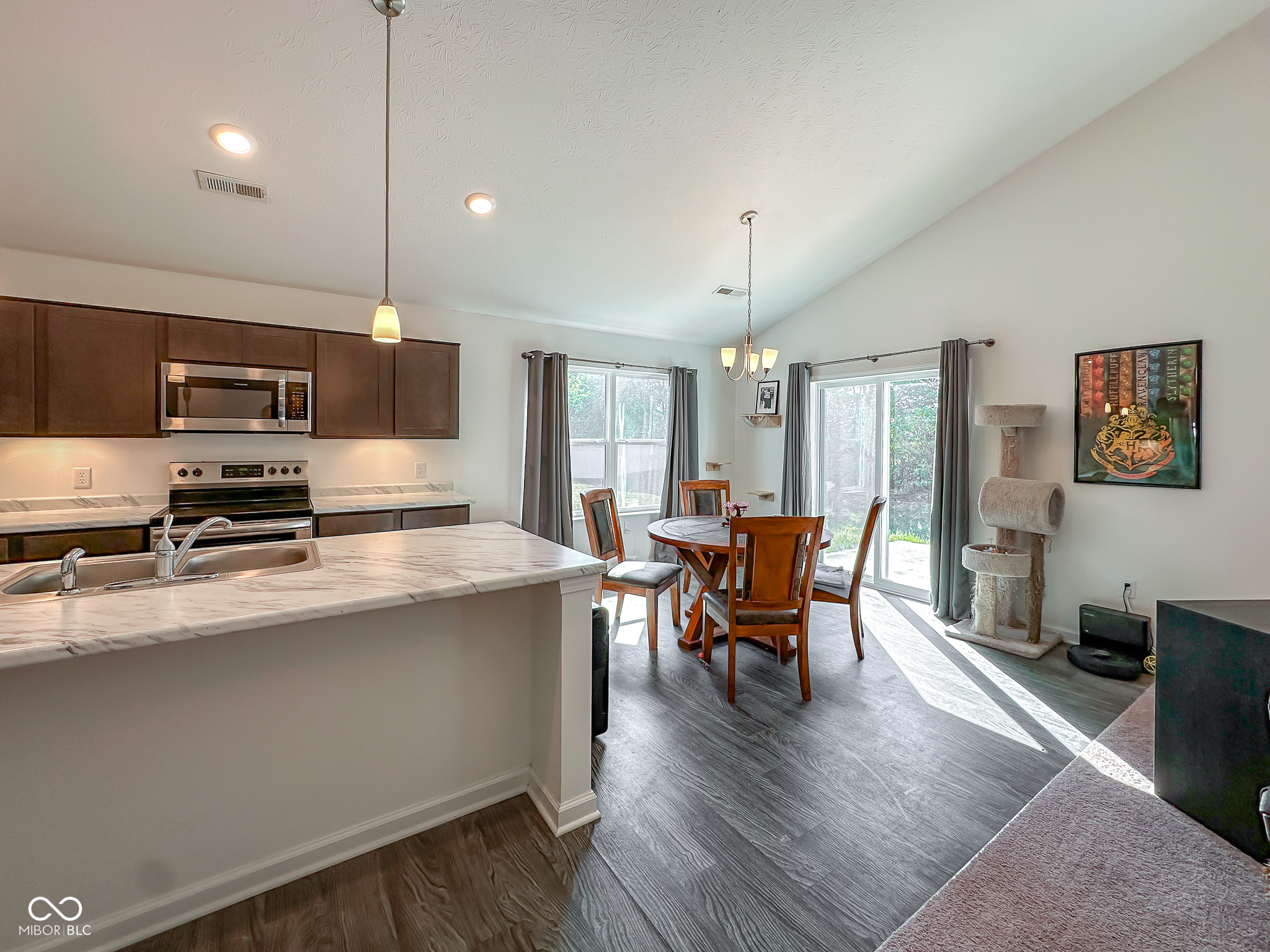 2127 Abbey Lane Columbus, IN 47201 - Photo 10 of 24