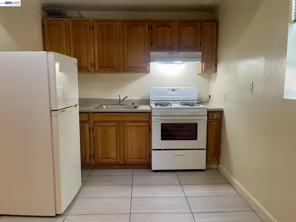 $1,600 | 16845 Robey Drive, Unit LOWR, Castro Valley, CA 94578