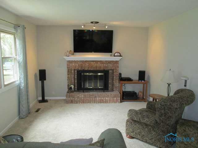 1716 Cass Road Maumee, OH 43537 - Photo 2 of 7 Living Room.