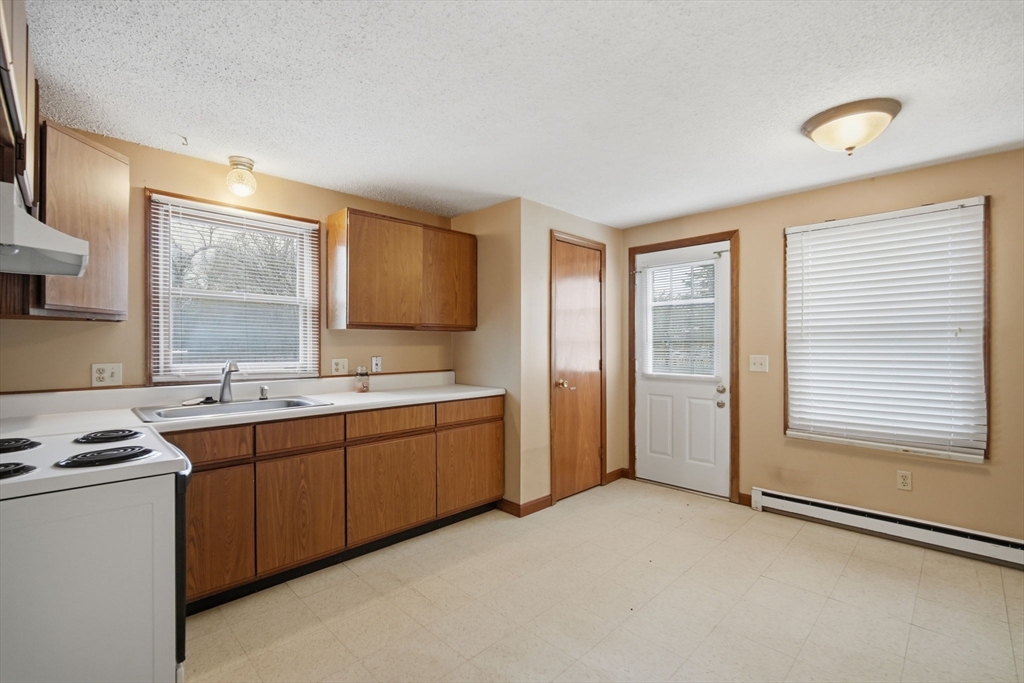 49-51 Tulsa Street Springfield, MA 01118 - Photo 3 of 22