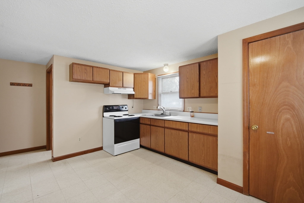 49-51 Tulsa Street Springfield, MA 01118 - Photo 4 of 22