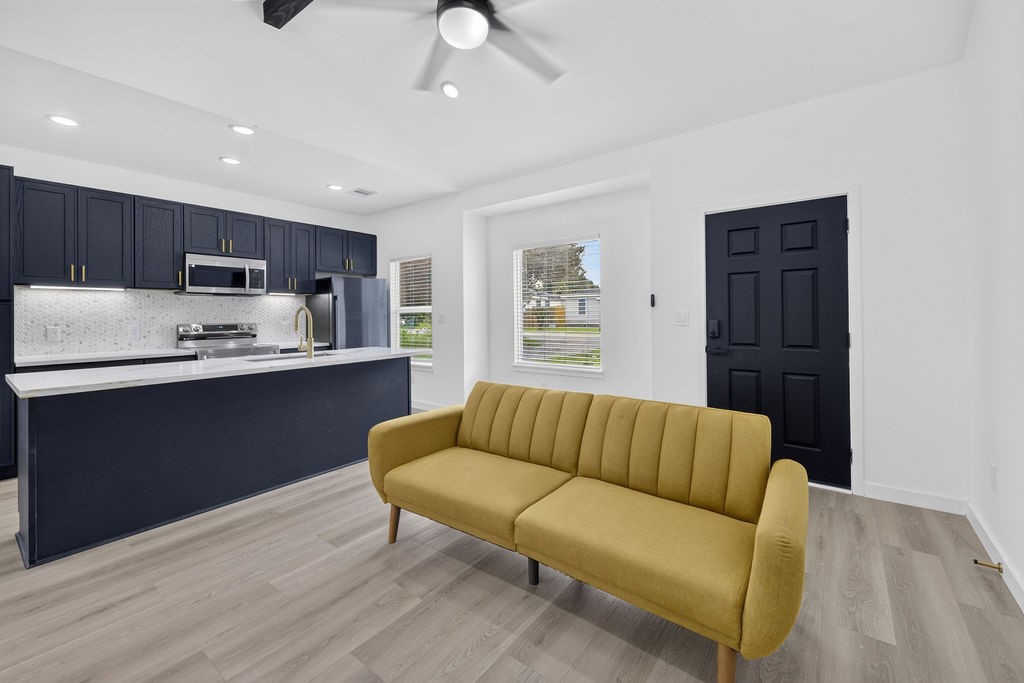715 Rosedale Street La Marque, TX 77568 - Photo 4 of 20 Open Concept Home with Vaulted Ceilings in the Family Room.