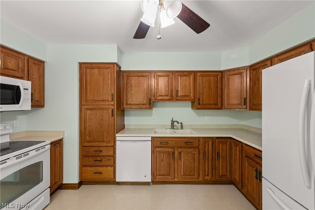 1082 Ledgeview Road Macedonia, OH 44056 - Photo 10 of 47 Kitchen featuring white appliances, sink, and ceiling fan