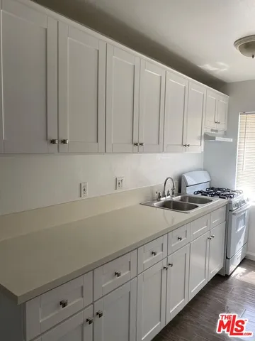 $1,695 | 2029 East 10th Street, Long Beach, CA 90804