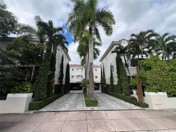 $4,500 | 261 Navarre Avenue, Unit A4, Coral Gables, FL 33134