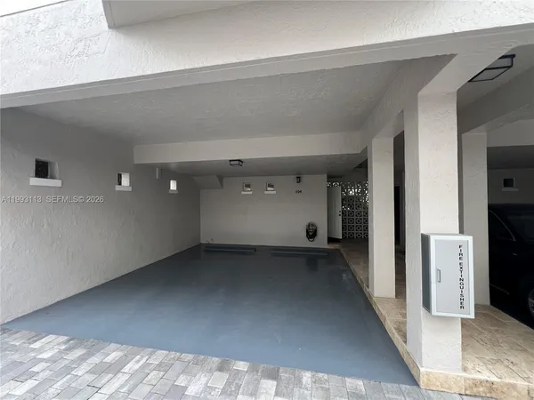 $4,500 | 261 Navarre Avenue, Unit A4, Coral Gables, FL 33134