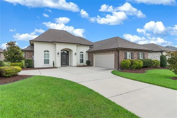 $450,000 | 132 Moonlight Cove Lane, Luling, LA 70070