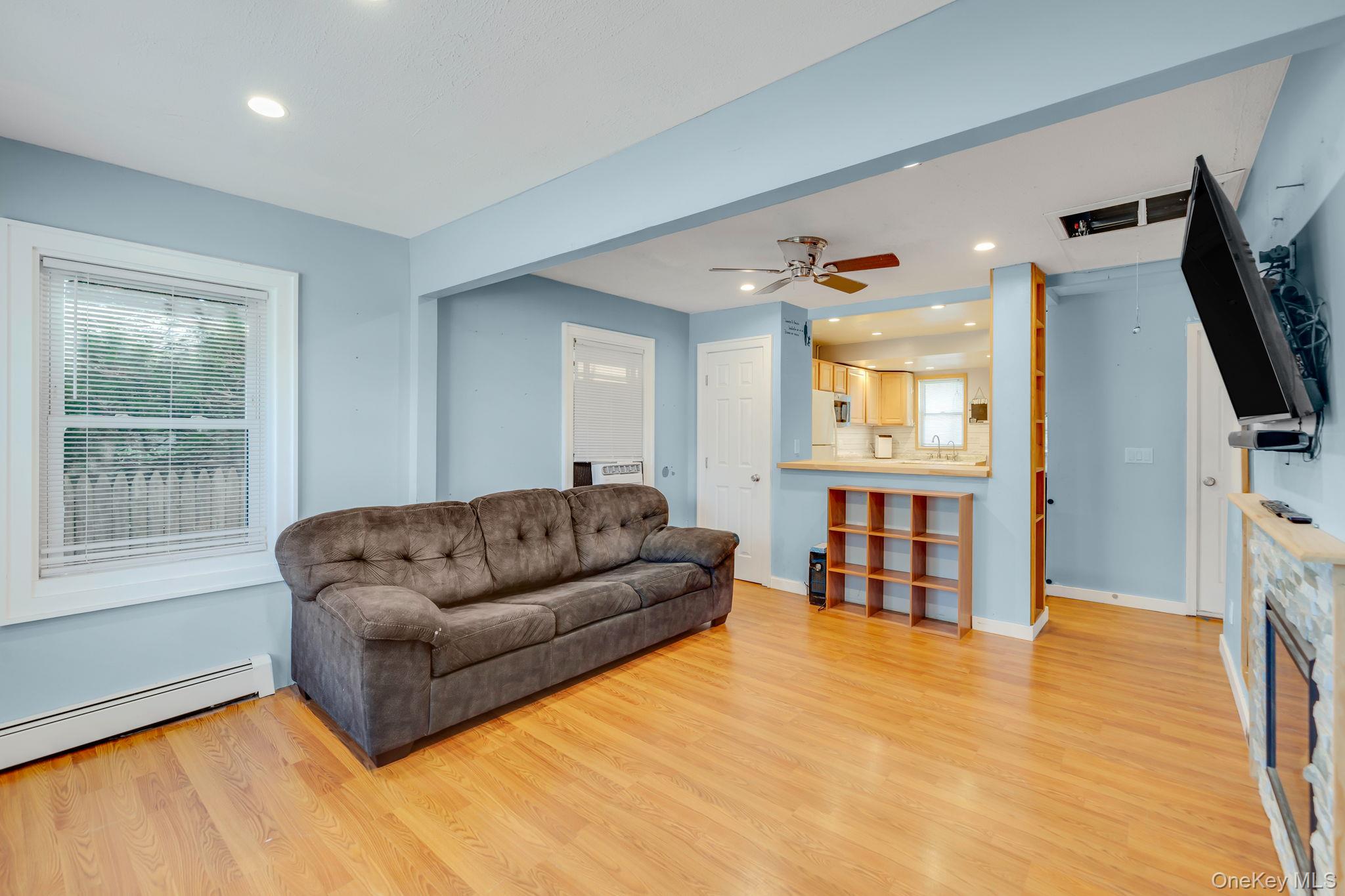 7 Inca Drive Bay Shore, NY 11706 - Photo 4 of 29
