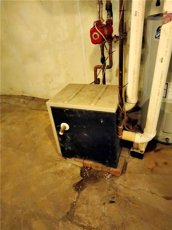522 Freeland Street Pittsburgh, PA 15210 - Photo 17 of 19 a bathroom with a sink