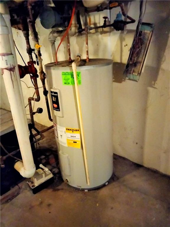 522 Freeland Street Pittsburgh, PA 15210 - Photo 18 of 19 a view of a room with equipment