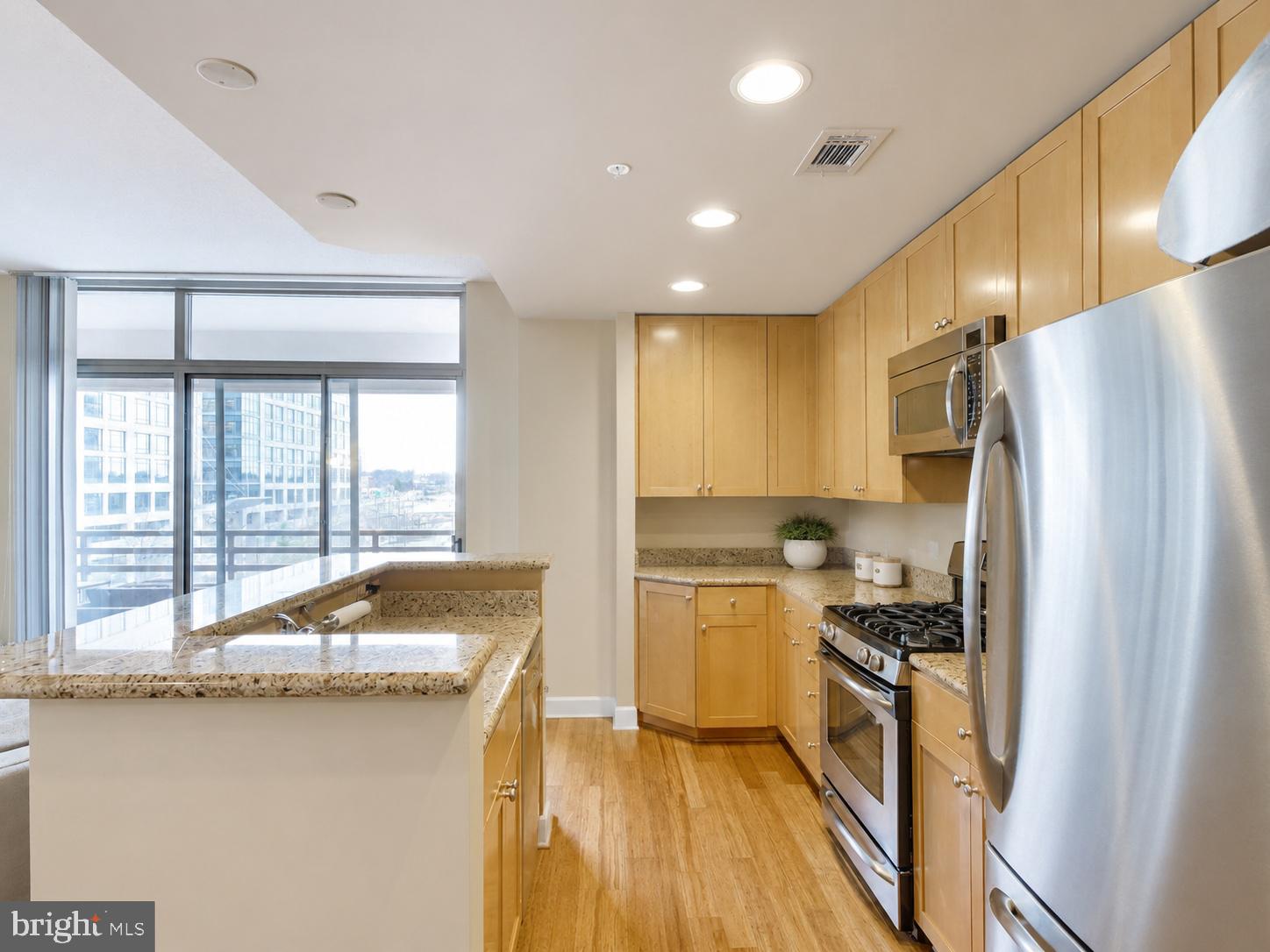 3650 South Glebe Road, Unit 443 Arlington, VA 22202 - Photo 4 of 23 Gallery Image 4