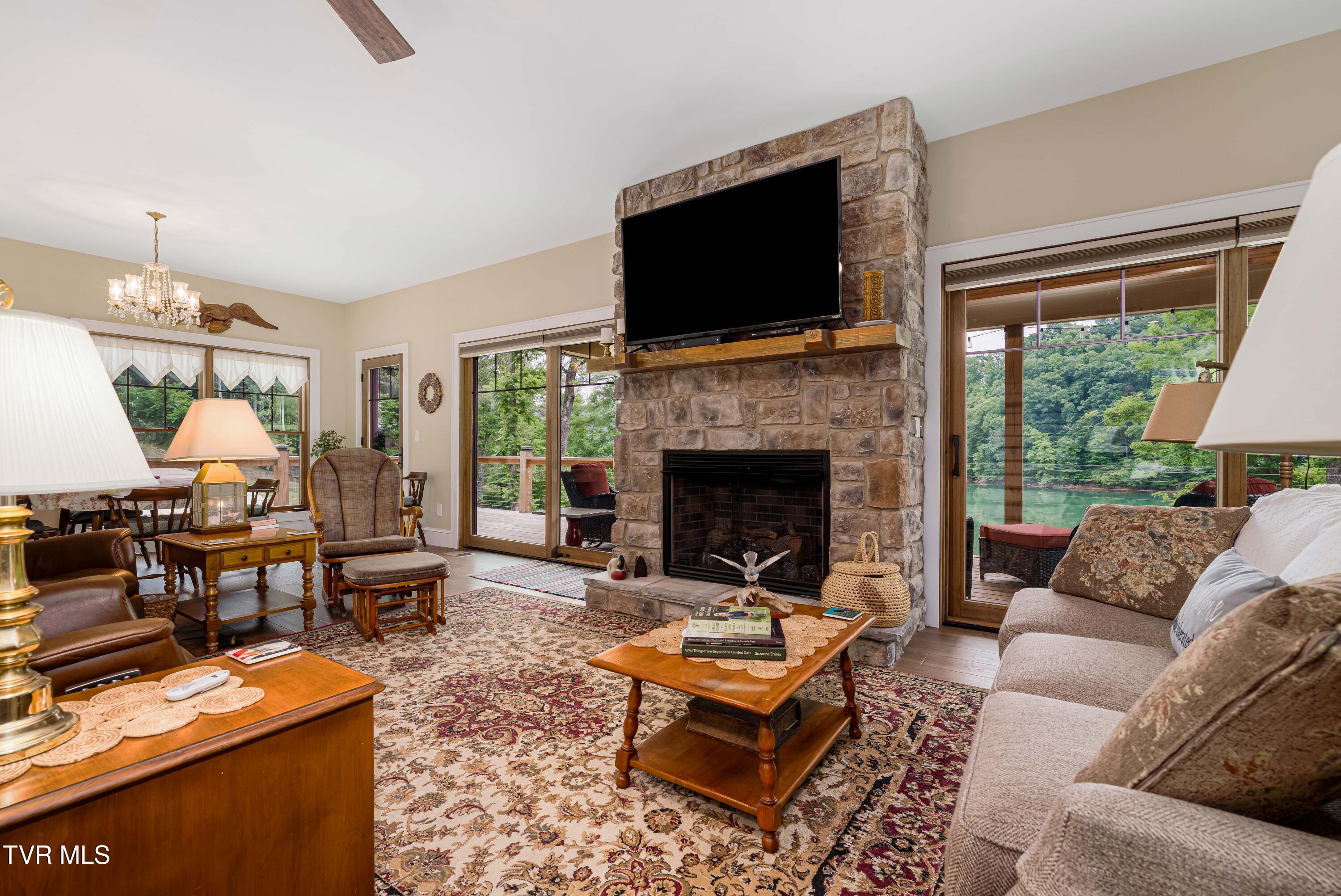 175 Lakeside Drive Butler, TN 37640 - Photo 8 of 102 175 Lakeside Dr (79 of 117)