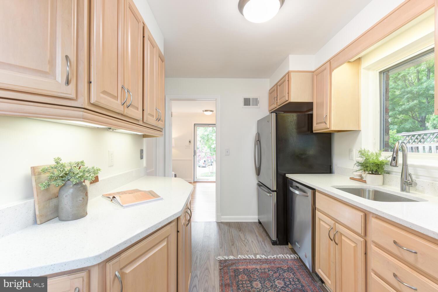 1403 Ruffner Road Alexandria, VA 22302 - Photo 5 of 52