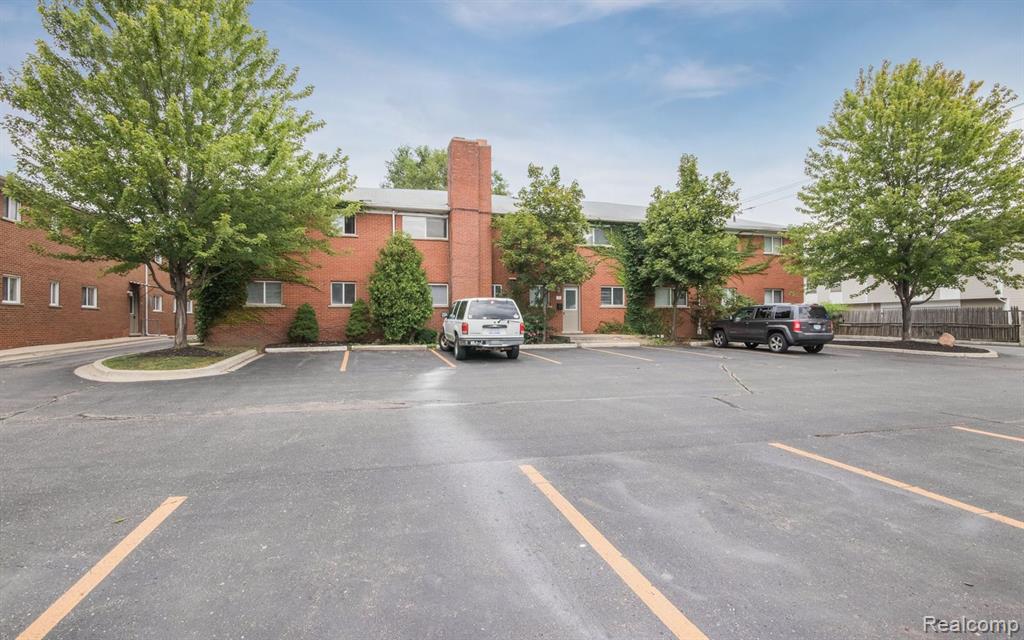 629 West Maple Road, Unit 14 Clawson, MI 48017 - Photo 20 of 27