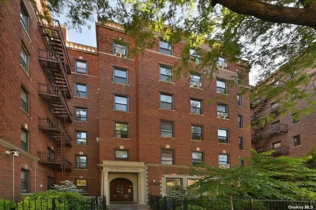 $2,600 | 109-20 Queens Boulevard, Unit 3J | Forest Hills
