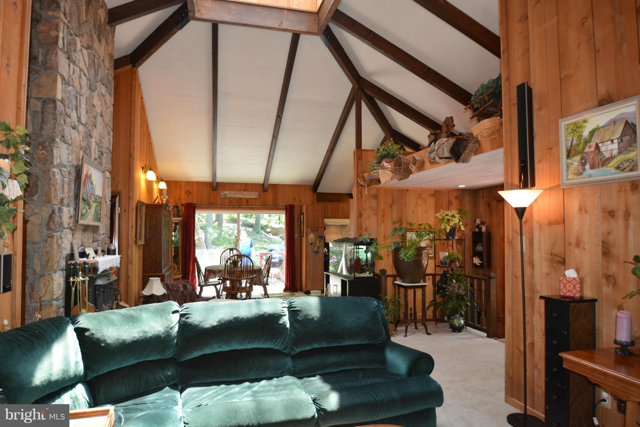9386 Mountjoy Road Marshall, VA 20115 - Photo 6 of 18 Living Room