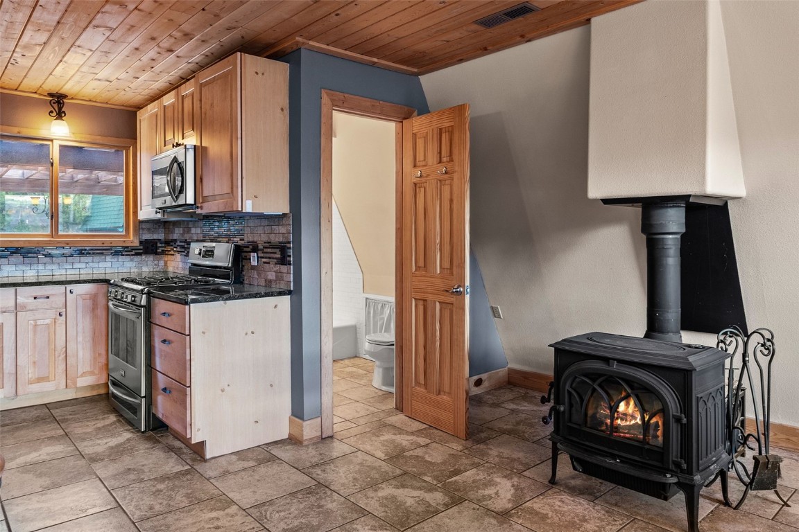 367 G Road Silverthorne, CO 80498 - Photo 9 of 50 a kitchen with a stove and a microwave
