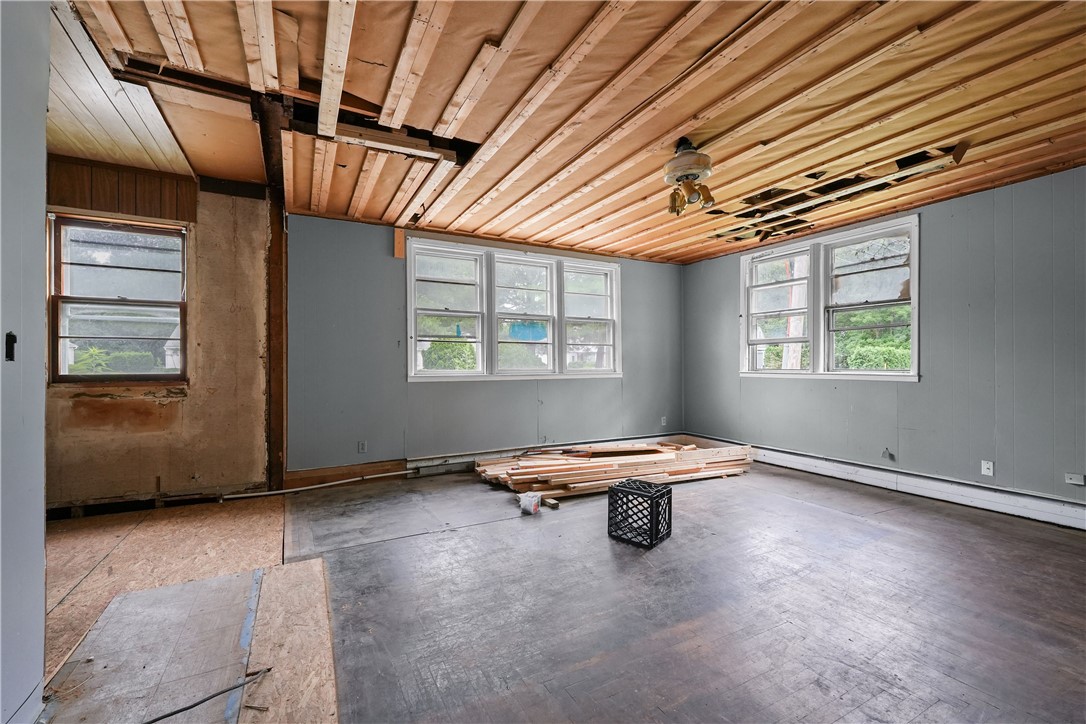 403 Commonwealth Avenue Warwick, RI 02886 - Photo 13 of 50