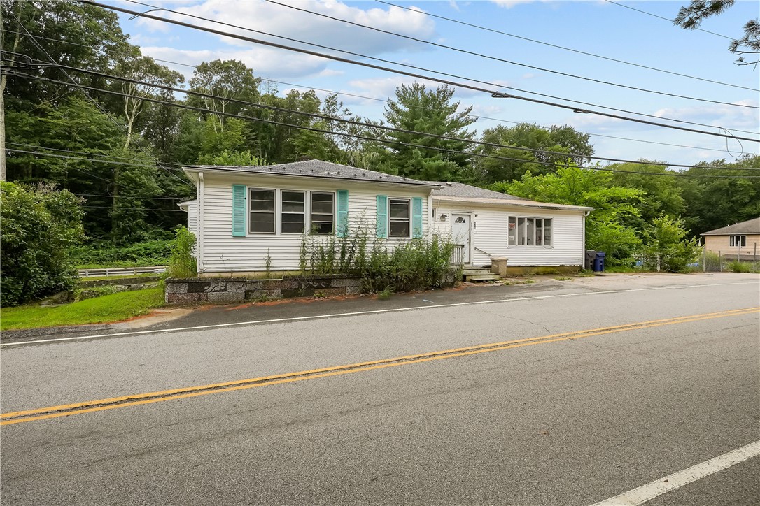 403 Commonwealth Avenue Warwick, RI 02886 - Photo 31 of 50