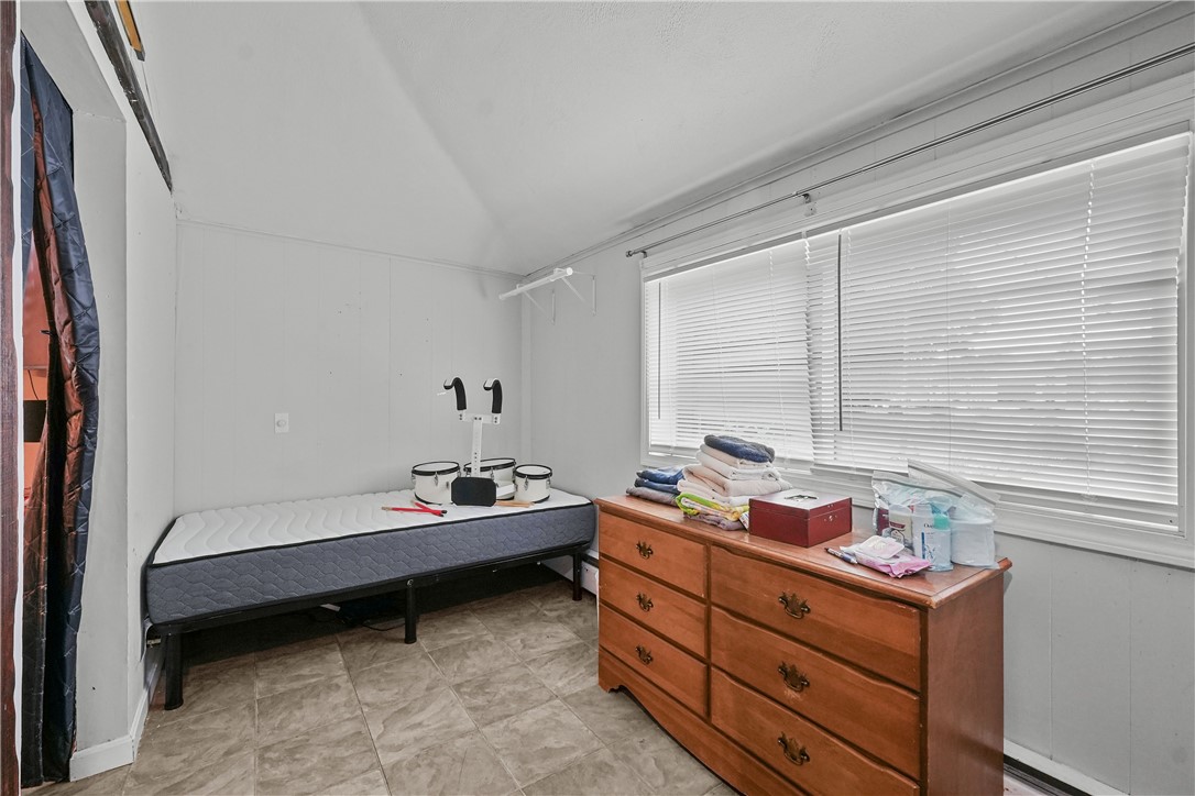 403 Commonwealth Avenue Warwick, RI 02886 - Photo 38 of 50