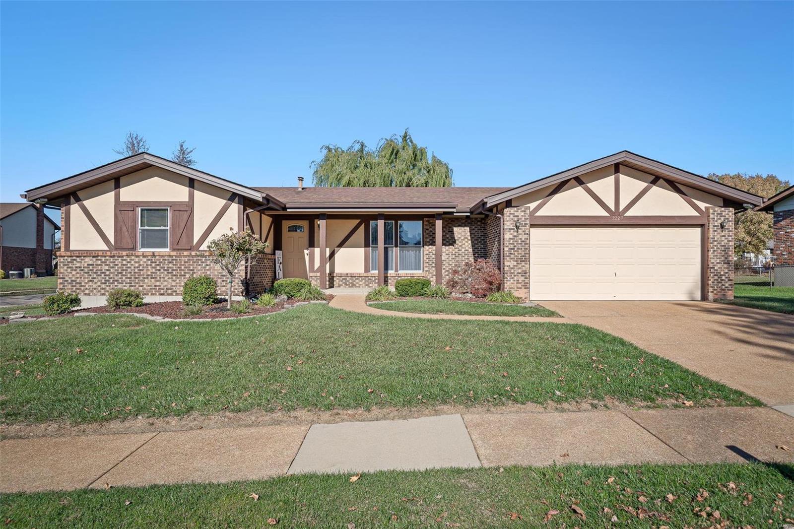 2227 Olde Winery Road St. Louis, MO 63129 - Photo 1 of 39